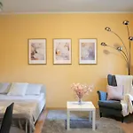 アパート Center Of Apartments, Bus Station 1min, Airport 5 Min