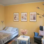 アパート Center Of Apartments, Bus Station 1min, Airport 5 Min