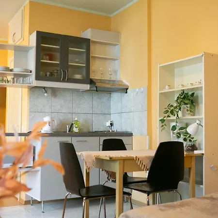 Center Of Apartments, Bus Station 1min, Airport 5 Min *