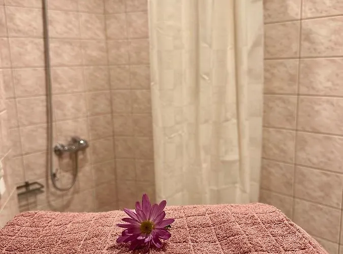 Center Of Apartments, Bus Station 1min, Airport 5 Min דירה