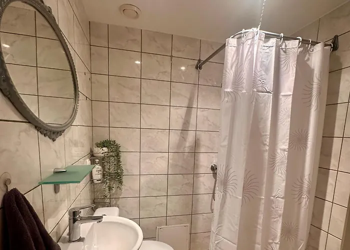 Center Of Apartments, Bus Station 1min, Airport 5 Min